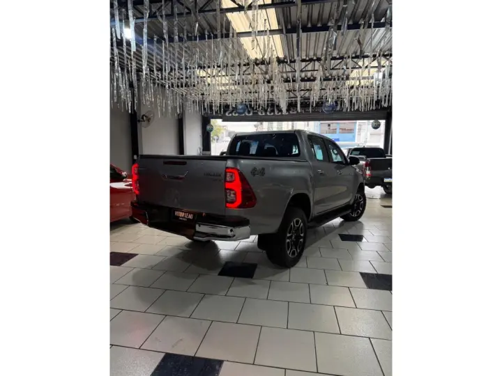 HILUX 2.8 D-4D TURBO DIESEL CD SRX 4X4 AUTOMÁTICO