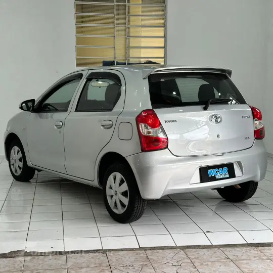 ETIOS HB X ETIOS HB X