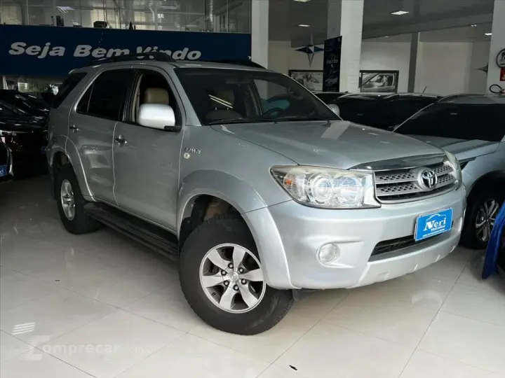 HILUX SW4 2.7 SR 4X2 7 LUGARES 16V GASOLINA 4P AU