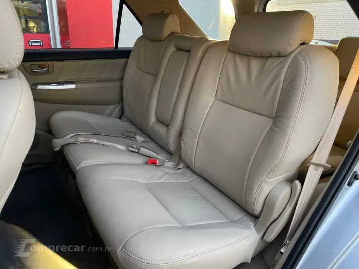 HILUX SW4 2.7 SR 7 LUGARES 4X2 16V FLEX 4P AUTOMÁTICO