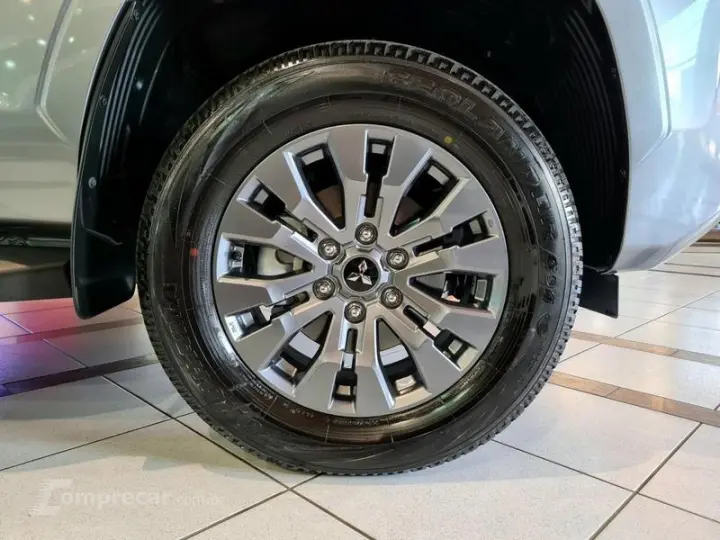 TRITON HPE-S 2.4 CD 4x4 TB DIESEL AUT.