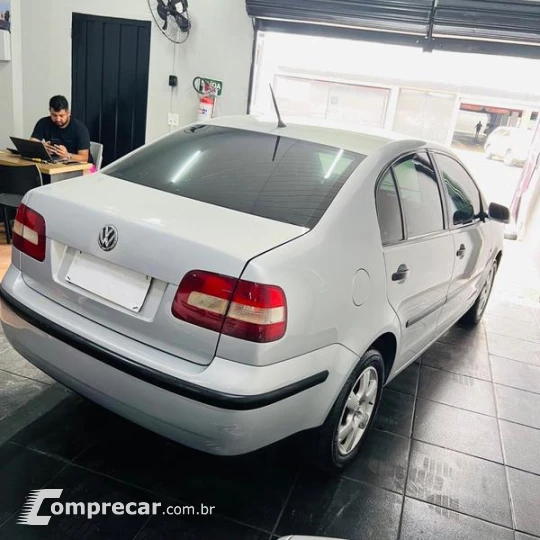 POLO SEDAN 1.6