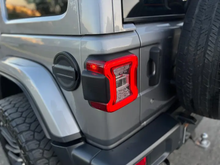 WRANGLER 2.0 TURBO GASOLINA SAHARA 4P 4X4 AT8