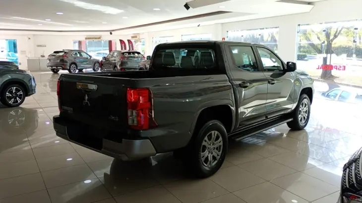 TRITON 2.4 Biturbo CD GLS 4X4