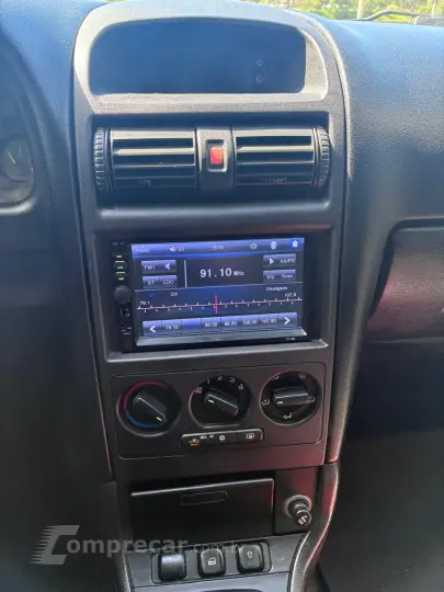 ASTRA 2.0 MPFI Sedan 8V