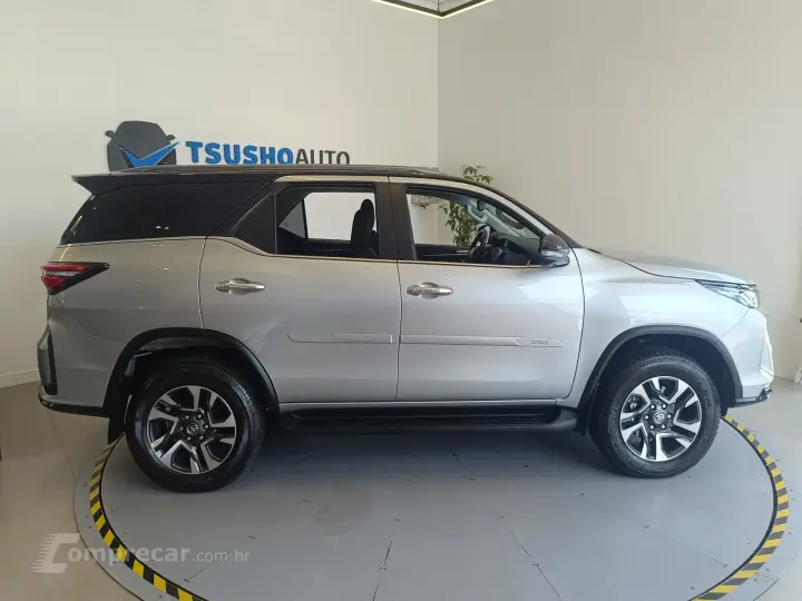 HILUX SW4 2.8 D-4D TURBO SRX PLATINUM 7L 4X4 AUTOMÁTICO