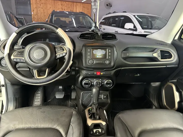 Renegade Longitude 1.8 4x2 Flex 16V Aut.