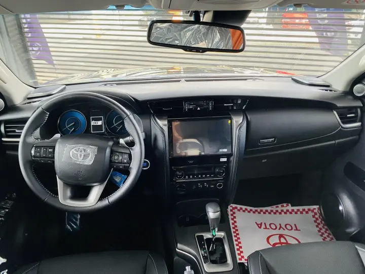 HILUX SW4 2.8 D-4d Turbo SRX Platinum 7L 4X4