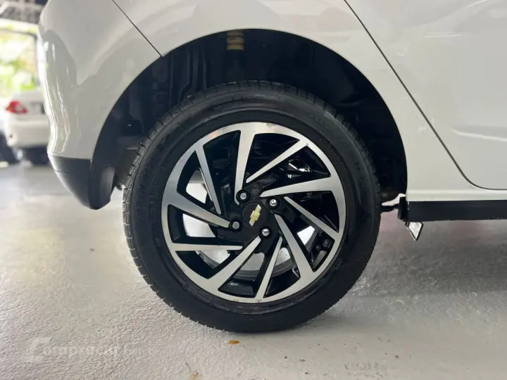 Onix Hatch 1.4 4P FLEX LT