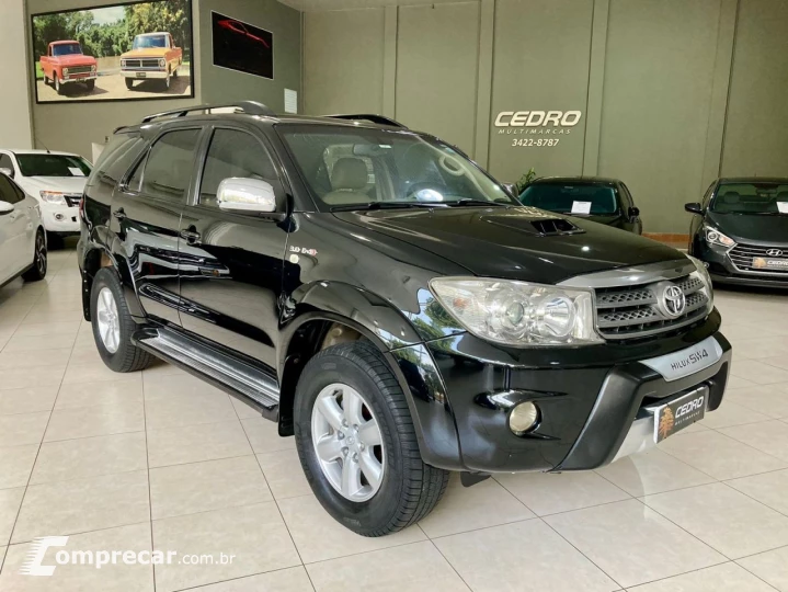 Hilux SW4 3.0 16V 4P SRV 4X4 7 LUGARES TURBO DIESEL AUTOMÁTI