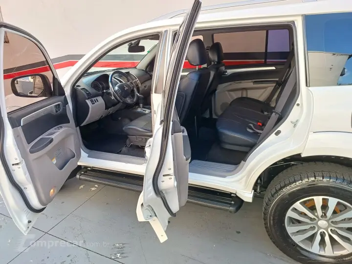 Pajero HPE 3.2 4x4 T.I. Dies. 5p Aut.