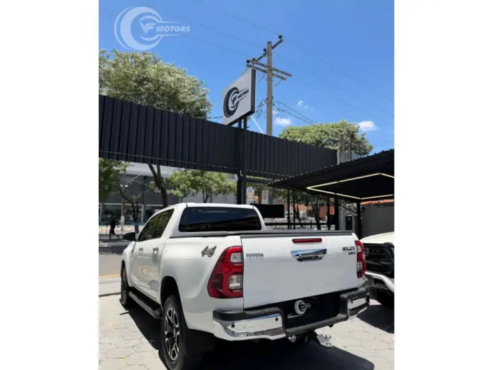 HILUX 2.8 D-4D TURBO DIESEL CD SRX 4X4 AUTOMÁTICO
