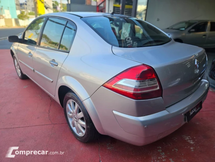 Megane Sedan Dynamique Hi-Flex 1.6 16V