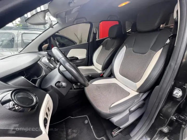 CAPTUR Intense 2.0 16V Flex 5p Aut.