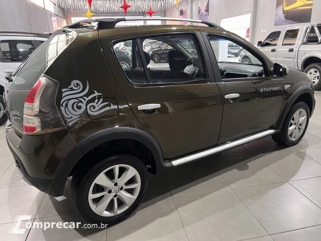 SANDERO - 1.6 STEPWAY 8V 4P MANUAL