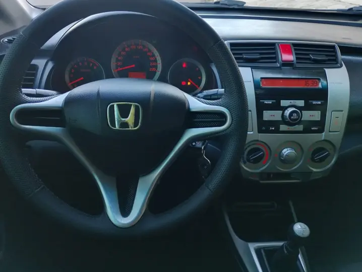 CITY 1.5 LX Sedan 16V