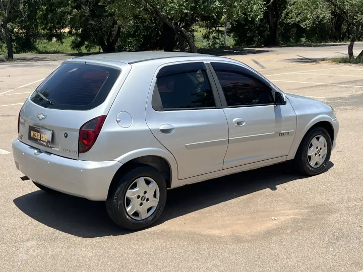 CELTA 1.0 MPFI LT 8V