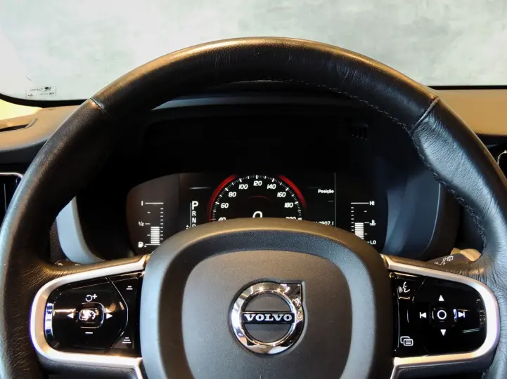 XC60 2.0 T5 Momentum