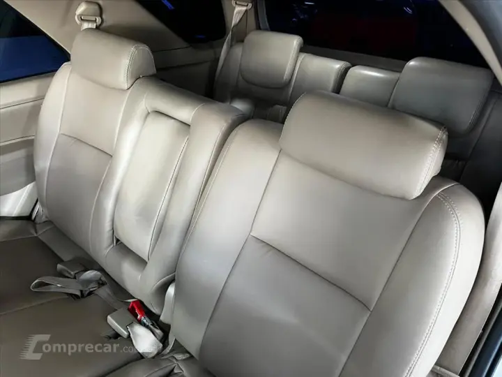 HILUX SW4 2.7 SR 4X2 7 LUGARES 16V GASOLINA 4P AU