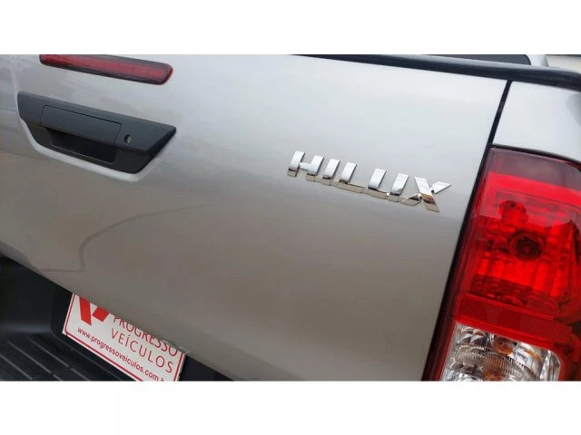 HILUX - 2.8 D-4D TURBO CD POWER PACK 4X4 MANUAL