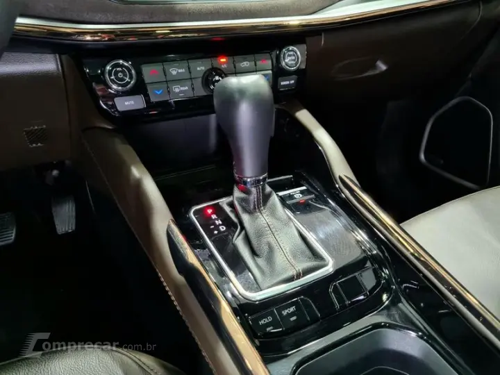 COMMANDER OVERLAND T270 1.3 TB FLEX AUT