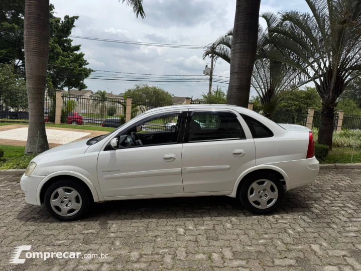 CORSA 1.4 MPFI Premium Sedan 8V