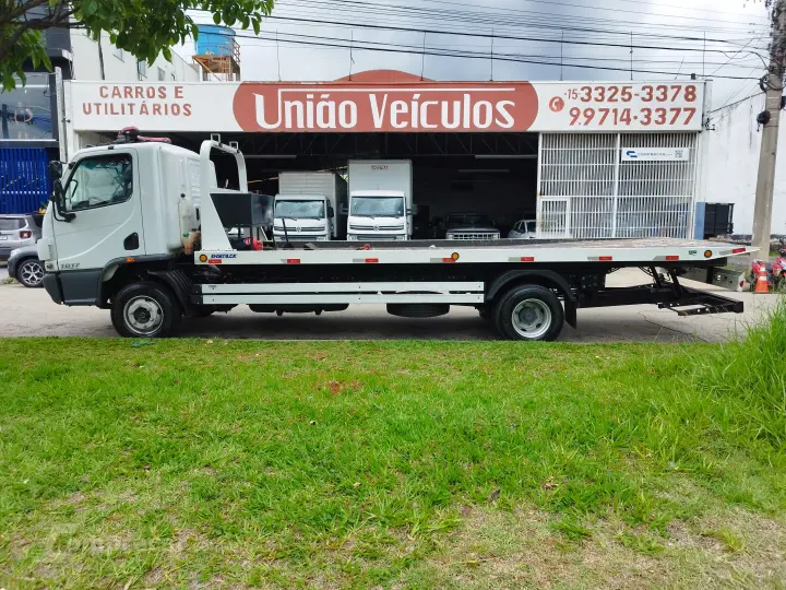 Accelo 1017 + Plataforma Engetruck