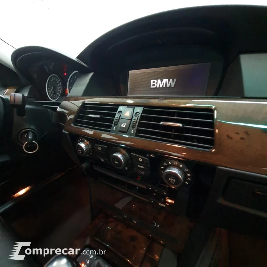 545I 4.4 Sedan V8 32V