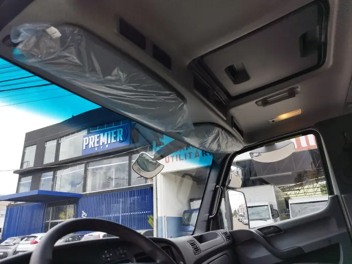 Accelo 1017 + Carroceria - Chassi