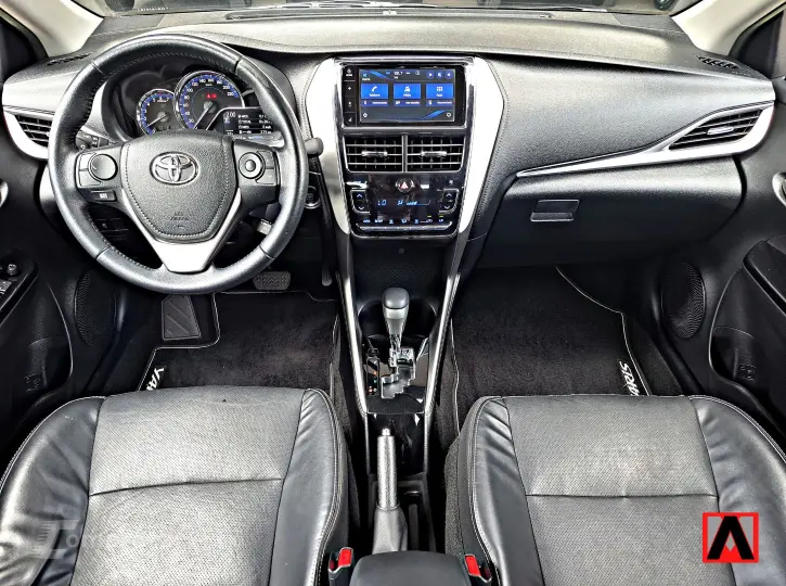 YARIS 1.5 16V Sedan XS Connect