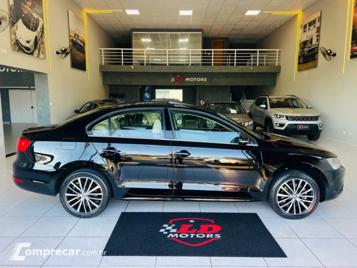 JETTA 2.0 TSI HIGHLINE 200CV GASOLINA 4P TIPTRONIC