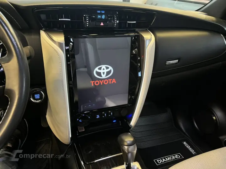 Hilux SW4 2.8 4P SRX 4X4 DIAMOND 7 LUGARES TURBO DIESEL AUTO