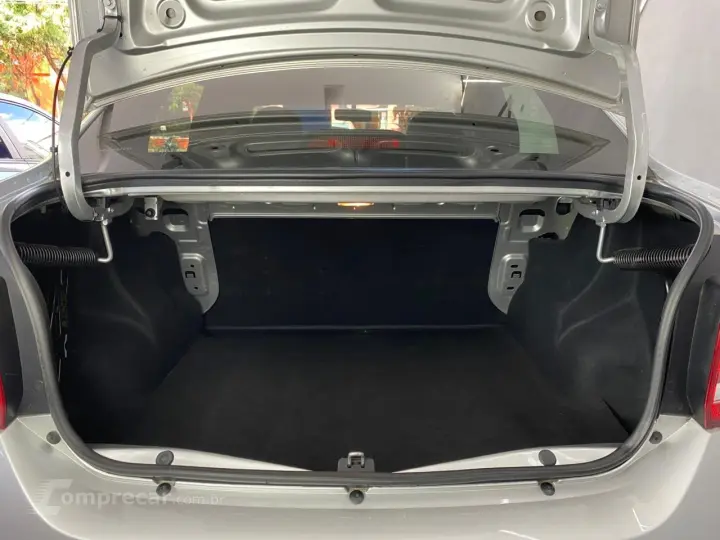 LOGAN Expression Hi-Flex 1.6 8V 4p