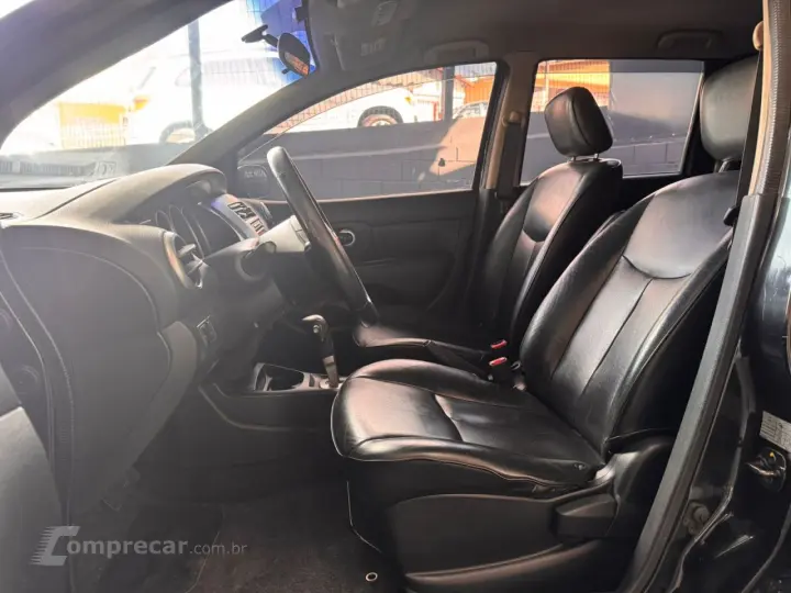 LIVINA SL 1.8 16V Flex Fuel Aut.