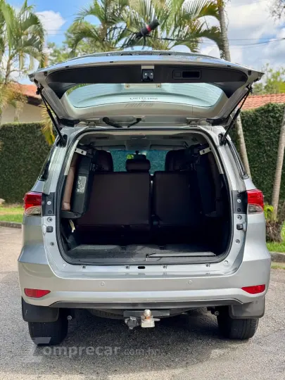 HILUX SW4 2.7 SR 4X2 7 Lugares 16V