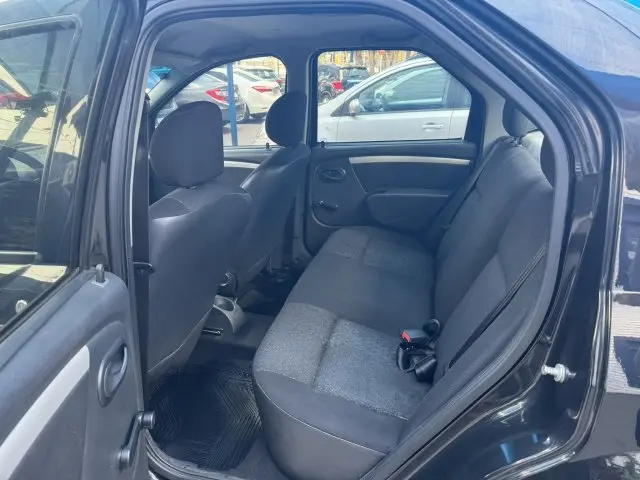 LOGAN - 1.6 EXPRESSION 8V 4P MANUAL