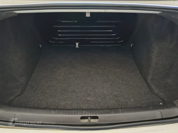 POLO SEDAN 1.6 MI 8V FLEX 4P MANUAL