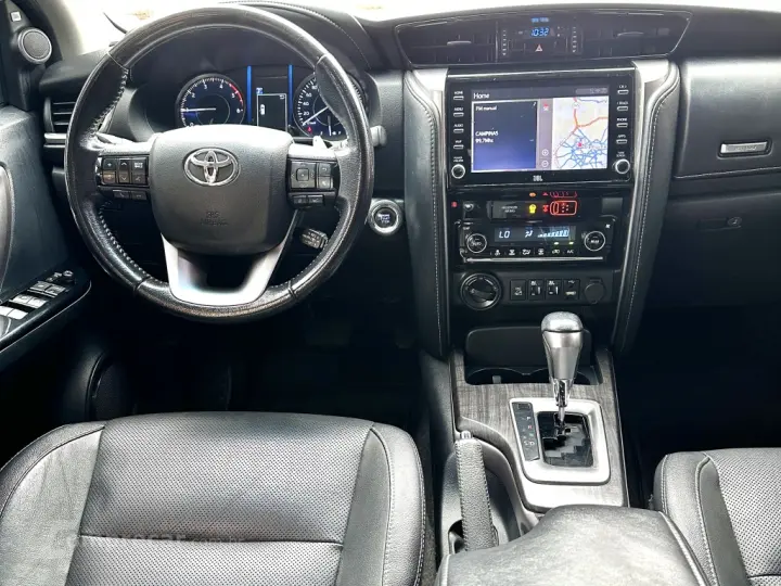 HILUX SW4 2.8 D-4D TURBO DIESEL SRX 7L 4X4 AUTOMÁTICO