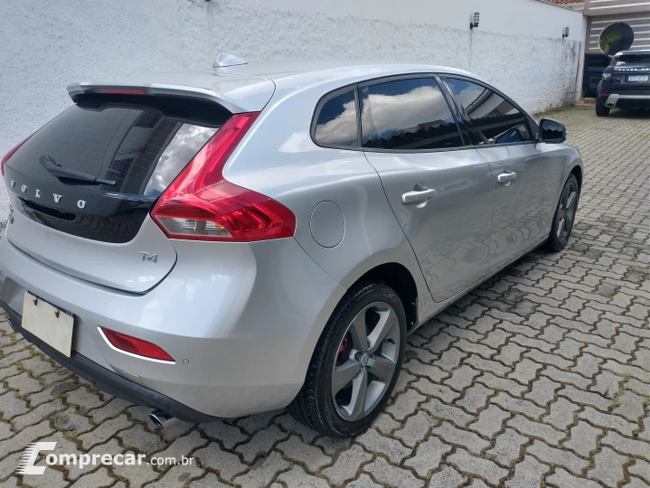 V40 2.0 T4 Kinetic