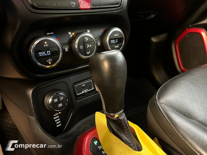RENEGADE 2.0 16V Turbo Trailhawk 4X4