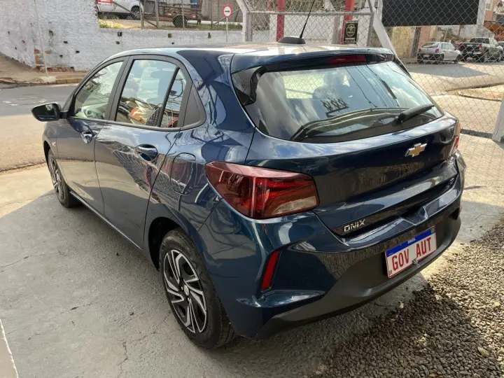 Onix Hatch 1.0 4P FLEX LT PLUS