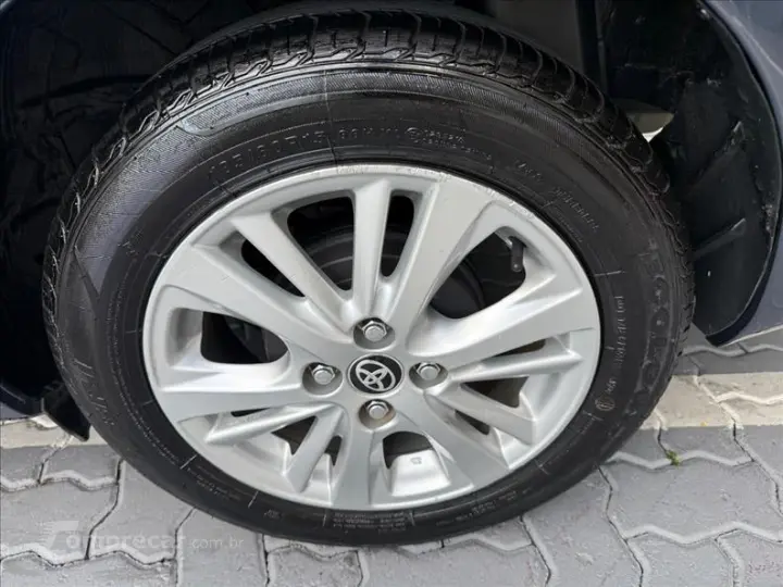 YARIS 1.5 16V Sedan XL