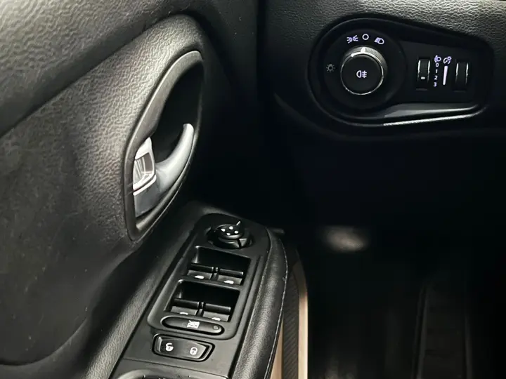 Renegade 1.8 4x2 (Aut) (Flex) (PCD)