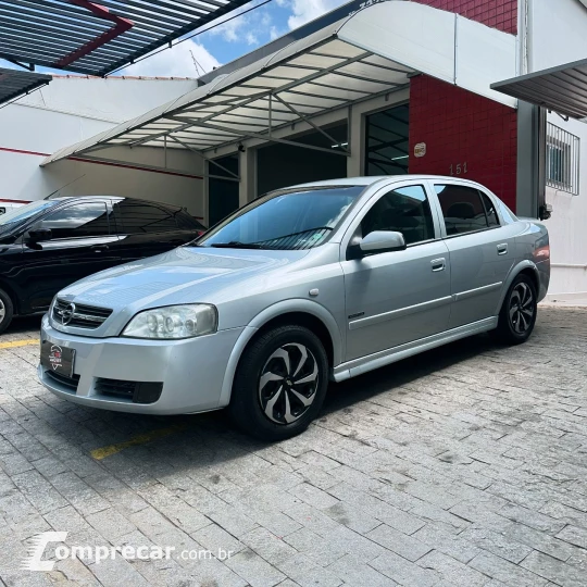 ASTRA 2.0 MPFI Advantage Sedan 8V