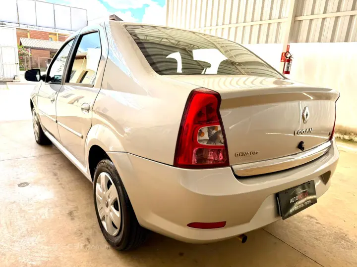 renault logan expression Hi-flex 1.6 8v 4p 2013