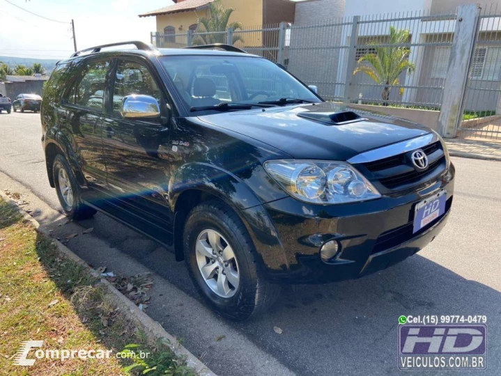 Hilux SW4 SRV D4-D 4x4 3.0 TDI Dies. Aut