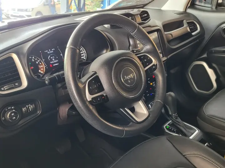 Renegade Longitude 1.8 4x2 Flex 16V Aut.