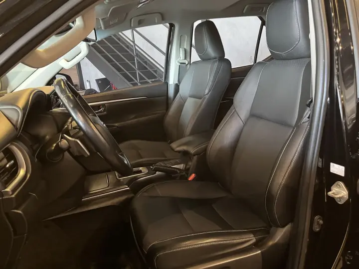 Hilux SW4 2.8 4P SRX 4X4 7 LUGARES TURBO DIESEL AUTOMÁTICO