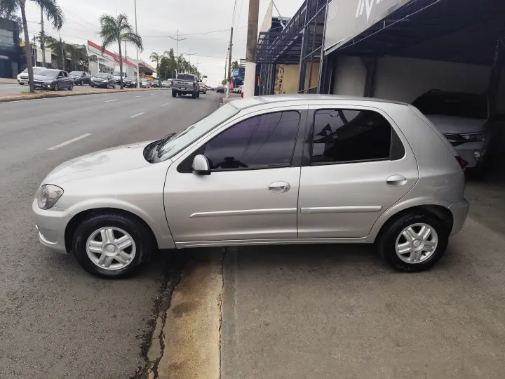 CELTA 1.0 MPFI LT 8V