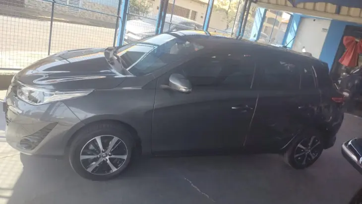 Yaris XLS automático/ teto